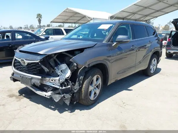 5TDCZRAH9MS051141 2021 TOYOTA HIGHLANDER - Image 2