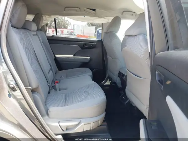 5TDCZRAH9MS051141 2021 TOYOTA HIGHLANDER - Image 8