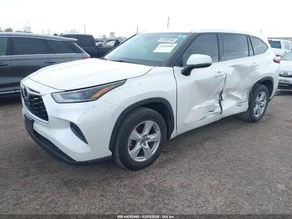 5TDCZRAH9MS521880 2021 TOYOTA HIGHLANDER - Image 2