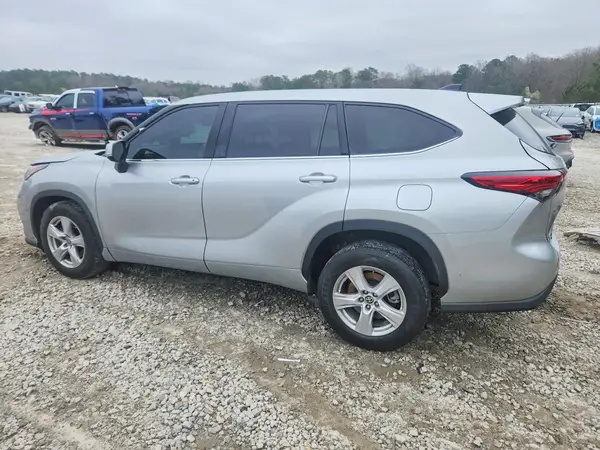 5TDCZRAH9NS126082 2022 TOYOTA HIGHLANDER - Image 2