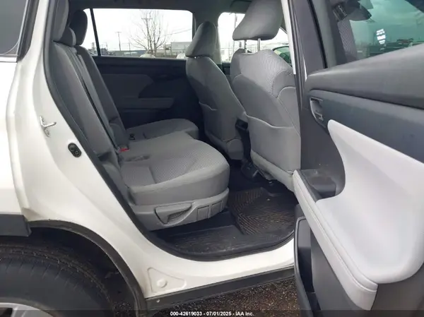 5TDCZRAH9NS140032 2022 TOYOTA HIGHLANDER - Image 8