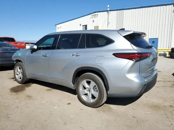 5TDCZRAH9NS544643 2022 TOYOTA HIGHLANDER - Image 2