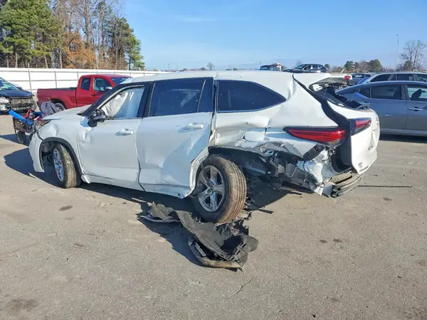 5TDCZRAH9NS547963 2022 TOYOTA HIGHLANDER - Image 2