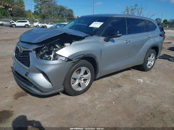 5TDCZRAHXMS061130 2021 TOYOTA HIGHLANDER - Image 2