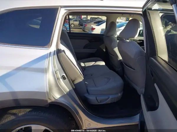 5TDCZRAHXNS095988 2022 TOYOTA HIGHLANDER - Image 8