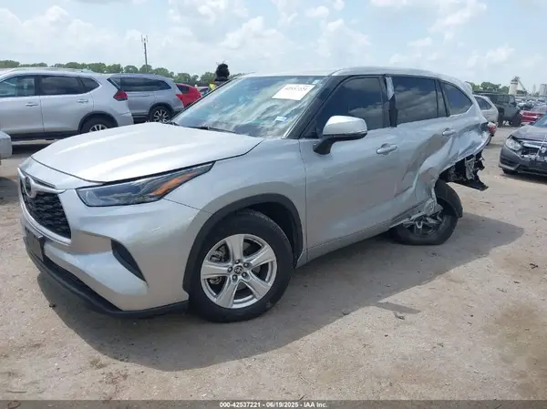 5TDCZRAHXNS099393 2022 TOYOTA HIGHLANDER - Image 2