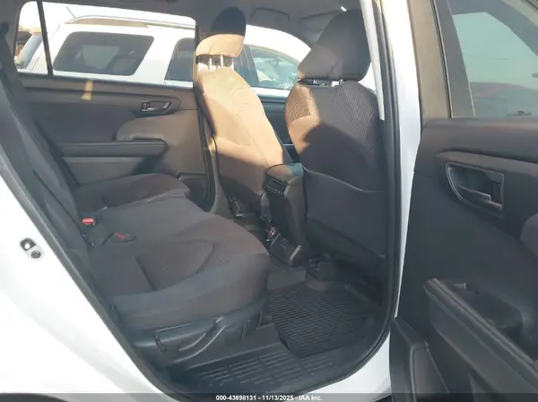 5TDCZRAHXNS117052 2022 TOYOTA HIGHLANDER - Image 8