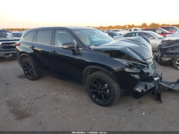 5TDCZRAHXNS130464 2022 TOYOTA HIGHLANDER - Image 1