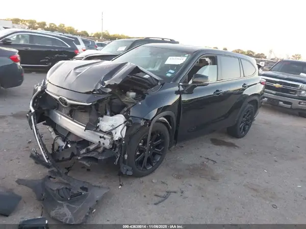 5TDCZRAHXNS130464 2022 TOYOTA HIGHLANDER - Image 2