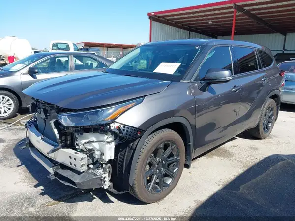 5TDCZRAHXNS143313 2022 TOYOTA HIGHLANDER - Image 2
