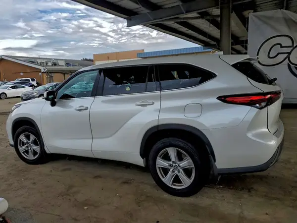 5TDCZRBH1MS134951 2021 TOYOTA HIGHLANDER - Image 2