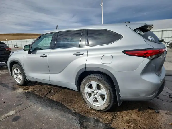 5TDCZRBH1NS202957 2022 TOYOTA HIGHLANDER - Image 2