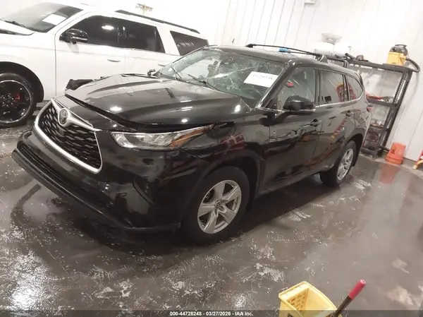 5TDCZRBH2LS504318 2020 TOYOTA HIGHLANDER - Image 2