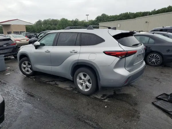 5TDCZRBH2NS204359 2022 TOYOTA HIGHLANDER - Image 2