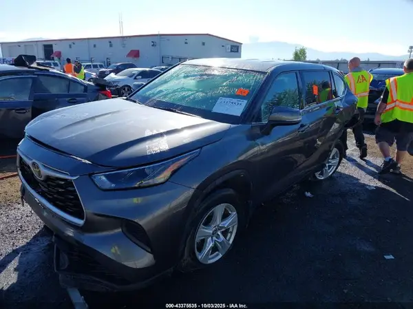 5TDCZRBH2NS238320 2022 TOYOTA HIGHLANDER - Image 2