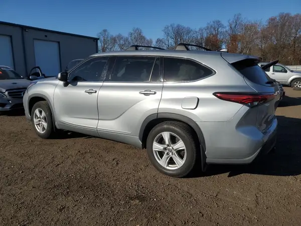 5TDCZRBH4NS584434 2022 TOYOTA HIGHLANDER - Image 2