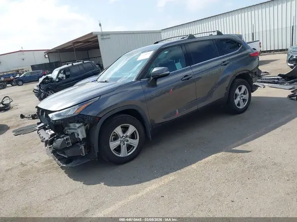 5TDCZRBH5LS024225 2020 TOYOTA HIGHLANDER - Image 2