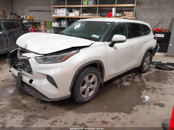 5TDCZRBH5MS065939 2021 TOYOTA HIGHLANDER - Image 2