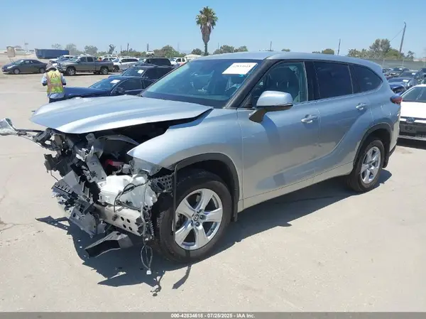 5TDCZRBH6MS060779 2021 TOYOTA HIGHLANDER - Image 2
