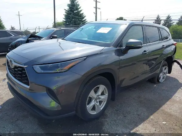 5TDCZRBH6MS065576 2021 TOYOTA HIGHLANDER - Image 2