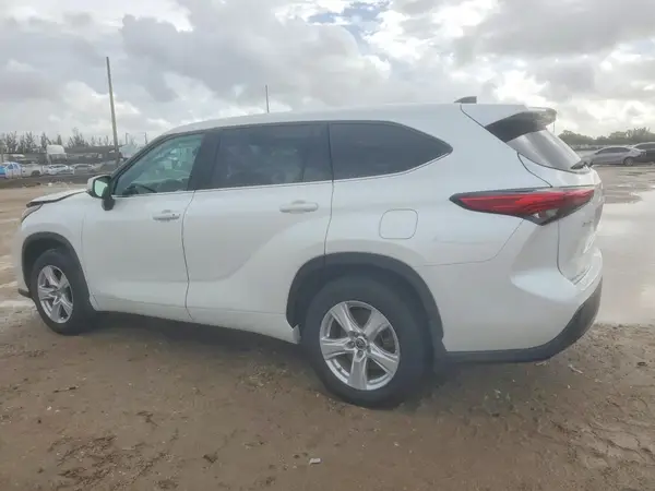 5TDCZRBH6NS179739 2022 TOYOTA HIGHLANDER - Image 2