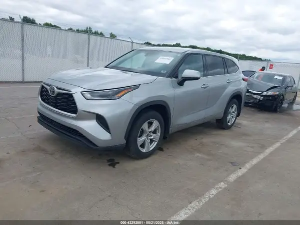 5TDCZRBH7MS541625 2021 TOYOTA HIGHLANDER - Image 2