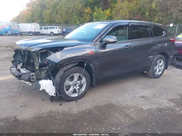 5TDCZRBH8MS090916 2021 TOYOTA HIGHLANDER - Image 2