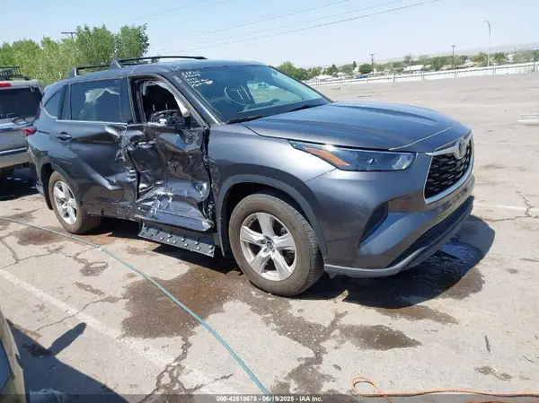 5TDCZRBH8NS573517 2022 TOYOTA HIGHLANDER - Image 1