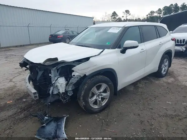 5TDCZRBH9MS091380 2021 TOYOTA HIGHLANDER - Image 2