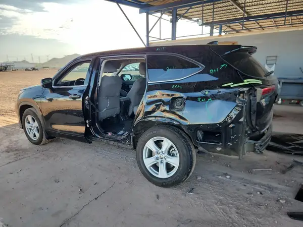 5TDCZRBH9MS101096 2021 TOYOTA HIGHLANDER - Image 2