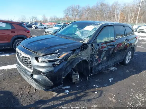 5TDCZRBH9MS136012 2021 TOYOTA HIGHLANDER - Image 2