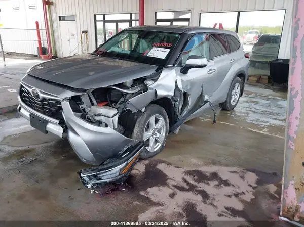 5TDCZRBH9MS543232 2021 TOYOTA HIGHLANDER - Image 2