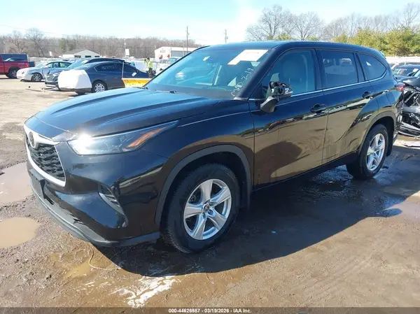 5TDCZRBH9NS204665 2022 TOYOTA HIGHLANDER - Image 2