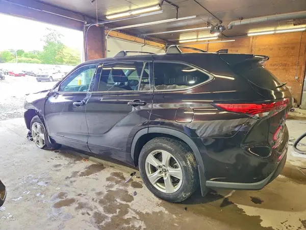 5TDCZRBHXMS058128 2021 TOYOTA HIGHLANDER - Image 2