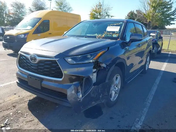 5TDCZRBHXMS068819 2021 TOYOTA HIGHLANDER - Image 2