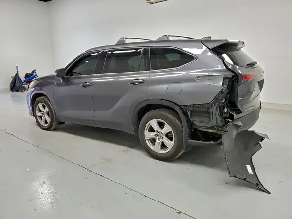 5TDCZRBHXNS204447 2022 TOYOTA HIGHLANDER - Image 2
