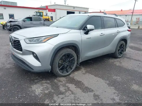 5TDDBRCH0MS022360 2021 TOYOTA HIGHLANDER - Image 2