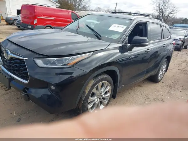 5TDDBRCH0MS522969 2021 TOYOTA HIGHLANDER - Image 2
