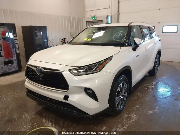 5TDDBRCH1MS034887 2021 TOYOTA HIGHLANDER - Image 2