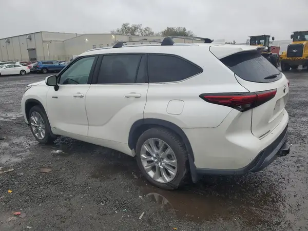 5TDDBRCH1MS052130 2021 TOYOTA HIGHLANDER - Image 2