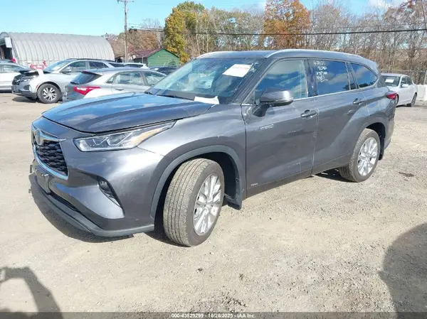 5TDDBRCH1MS531079 2021 TOYOTA HIGHLANDER - Image 2