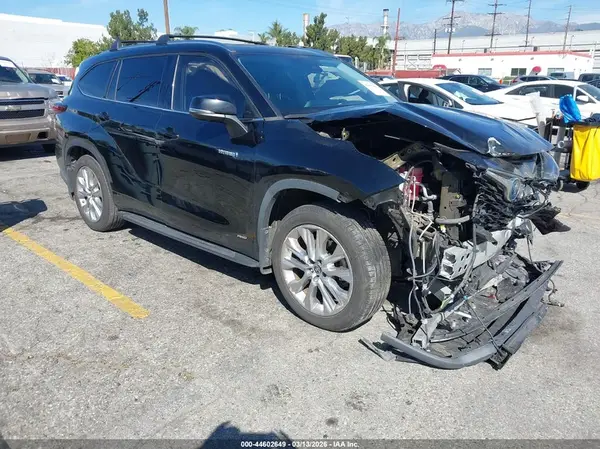 5TDDBRCH2MS019671 2021 TOYOTA HIGHLANDER - Image 1