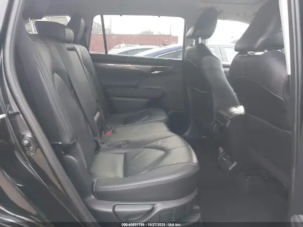 5TDDBRCH2MS523105 2021 TOYOTA HIGHLANDER - Image 8