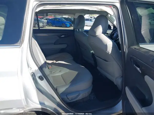5TDDBRCH2MS526585 2021 TOYOTA HIGHLANDER - Image 8