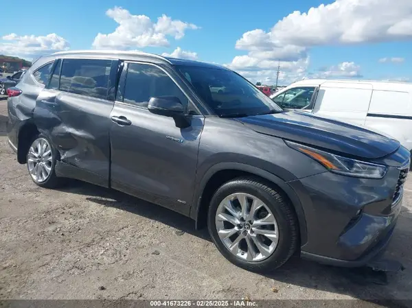 5TDDBRCH2MS533701 2021 TOYOTA HIGHLANDER - Image 1