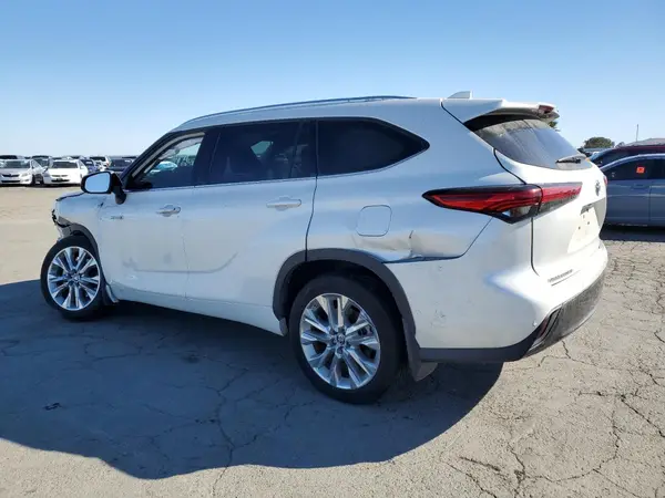 5TDDBRCH3MS521640 2021 TOYOTA HIGHLANDER - Image 2