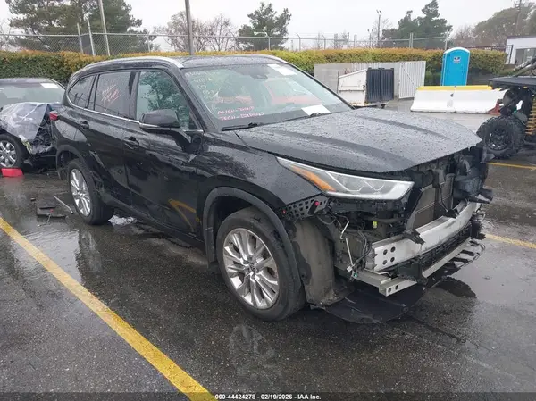 5TDDBRCH3MS530564 2021 TOYOTA HIGHLANDER - Image 1