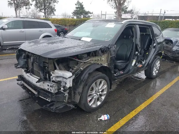 5TDDBRCH3MS530564 2021 TOYOTA HIGHLANDER - Image 2