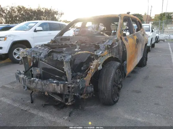 5TDDBRCH4MS018070 2021 TOYOTA HIGHLANDER - Image 2