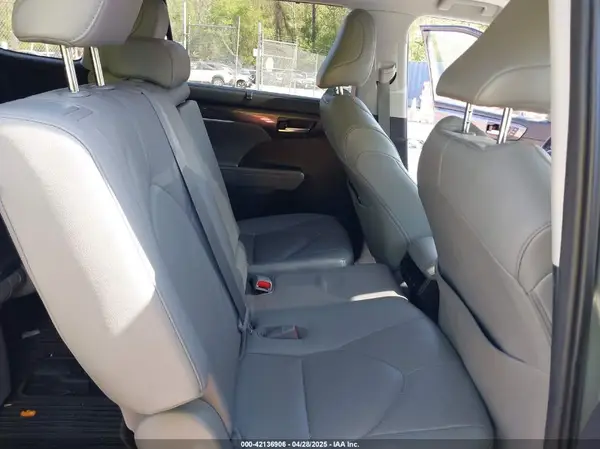5TDDBRCH4MS018716 2021 TOYOTA HIGHLANDER - Image 8
